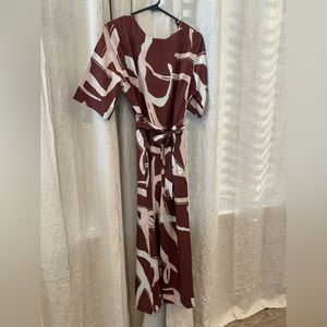 Brown and cream abstract short sleeve romper with belt. L